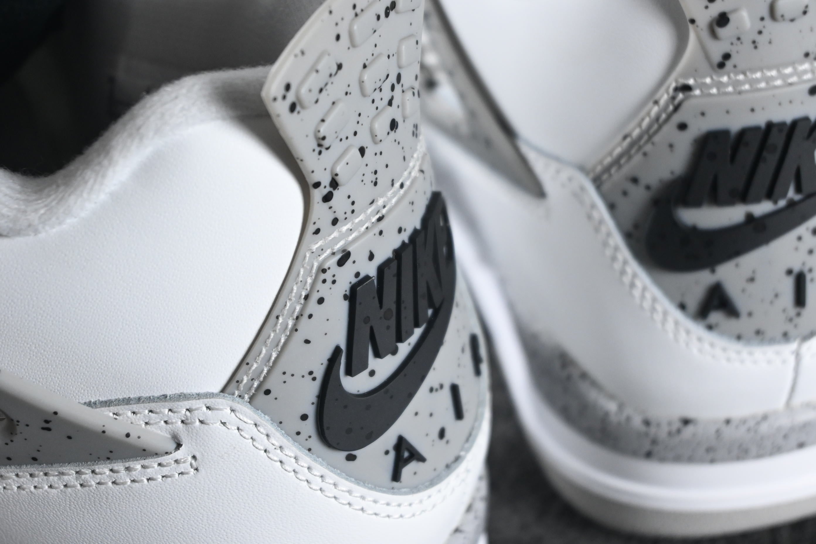 Air Jordan 4 - White Cement