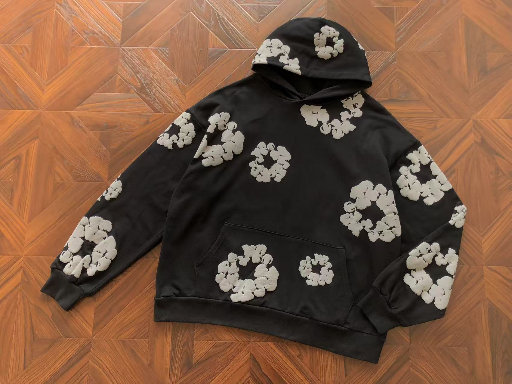 The Cotton Wreath Sweatshirt 'Grey Monochrome'