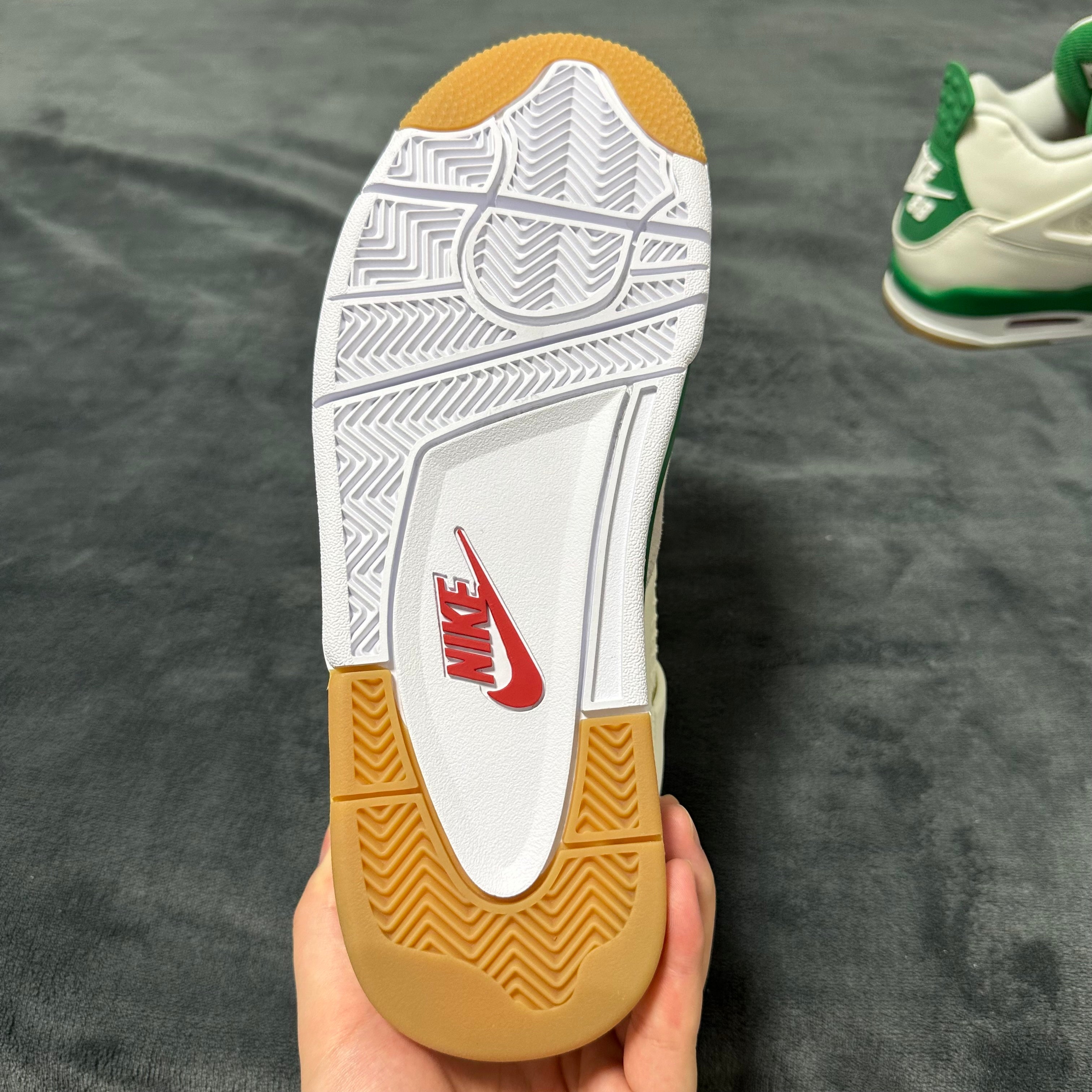 Air Jordan 4 - SB Pine Green