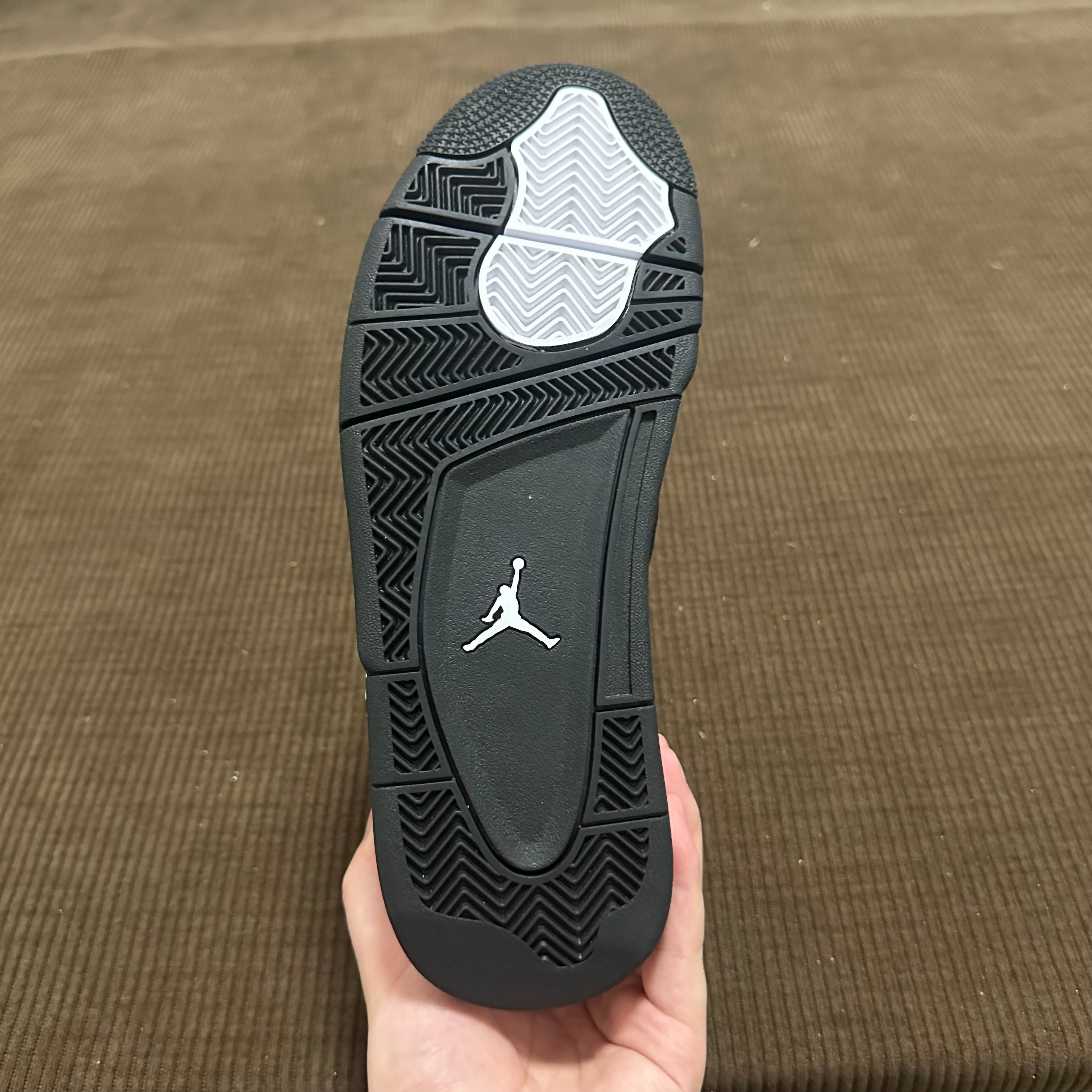 Air Jordan 4 - White Thunder