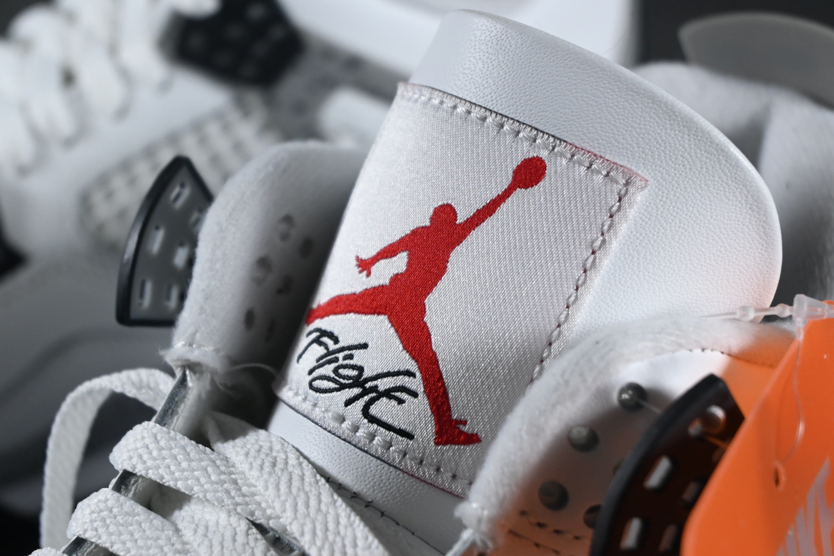 Air Jordan 4 - White Cement