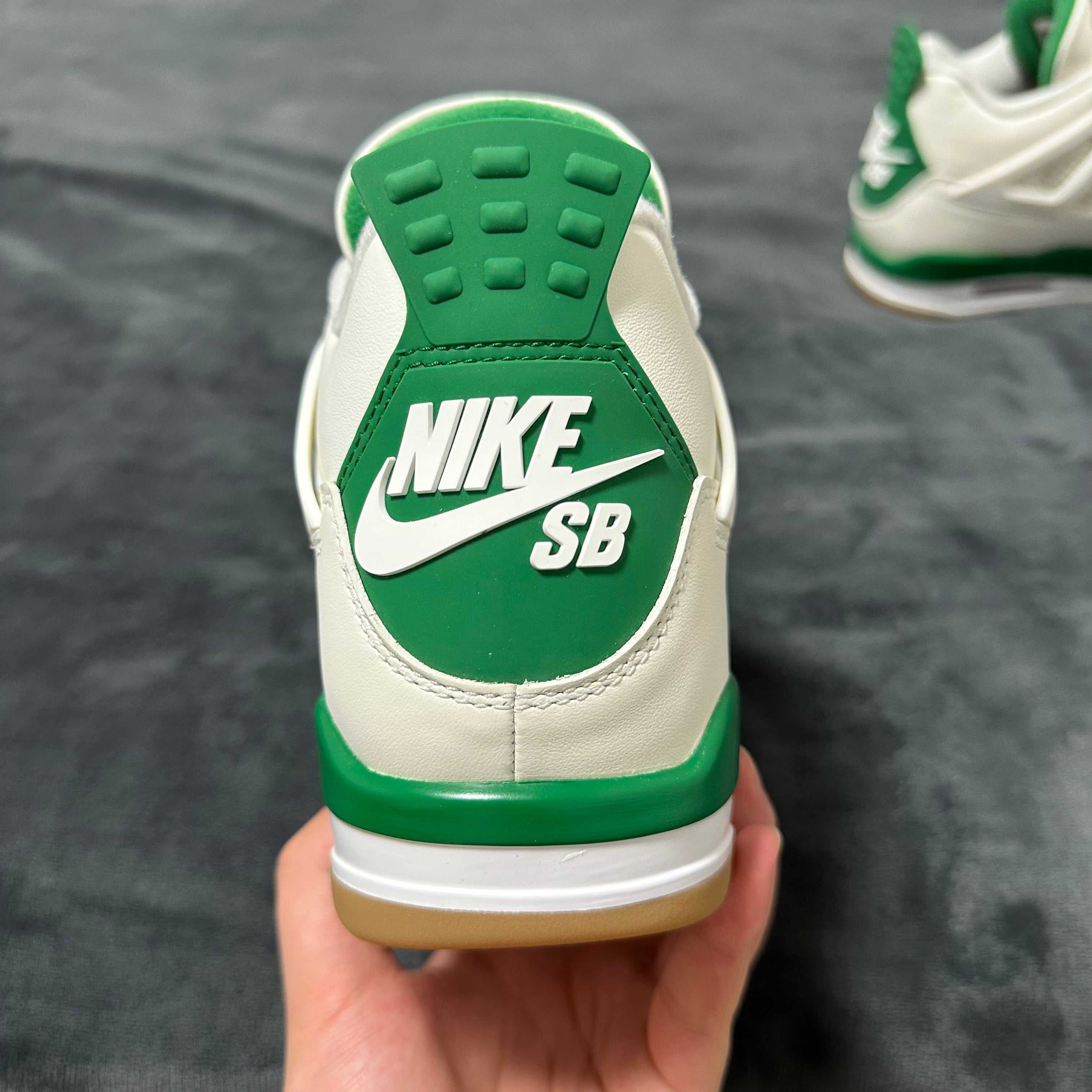Air Jordan 4 - SB Pine Green