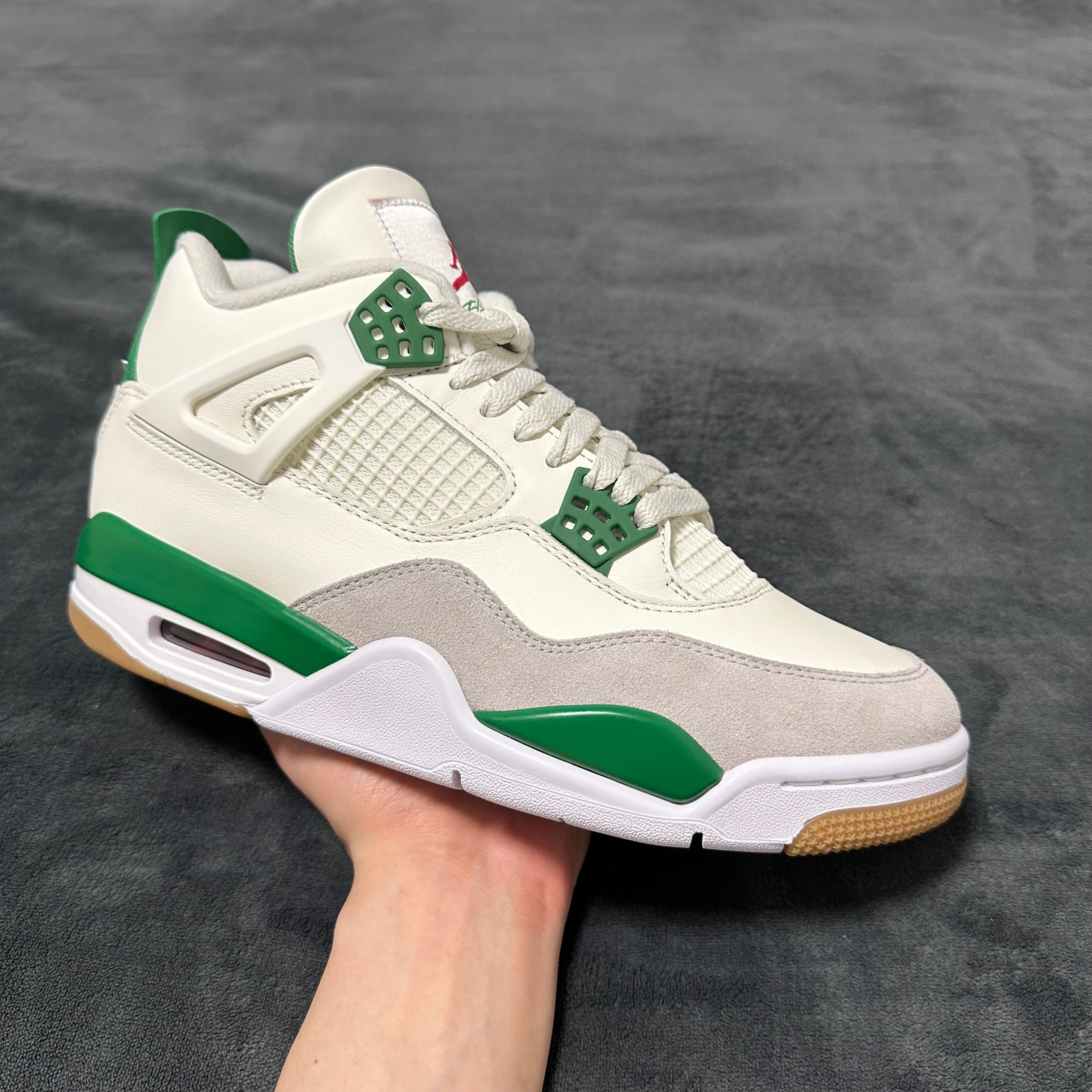Air Jordan 4 - SB Pine Green