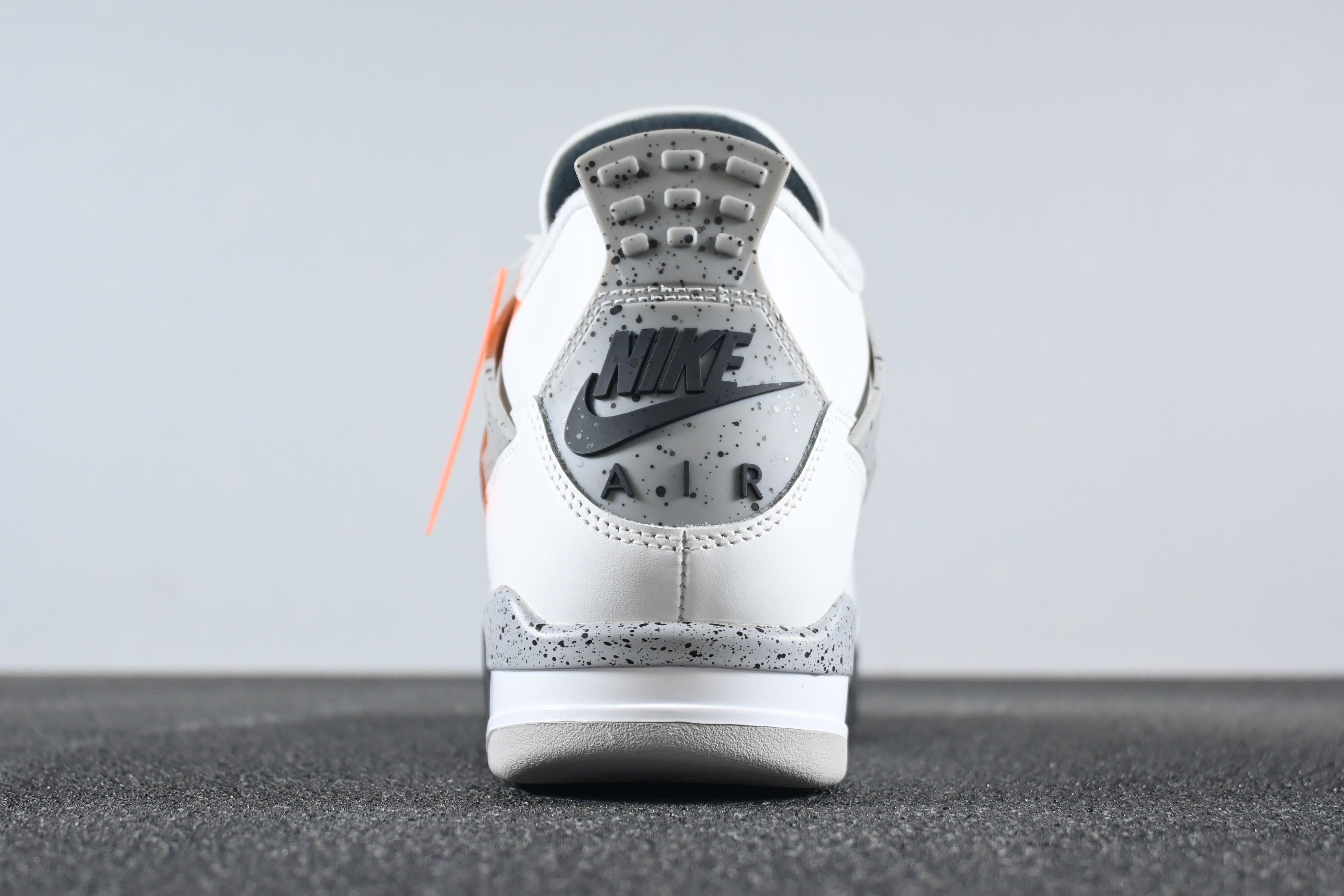 Air Jordan 4 - White Cement