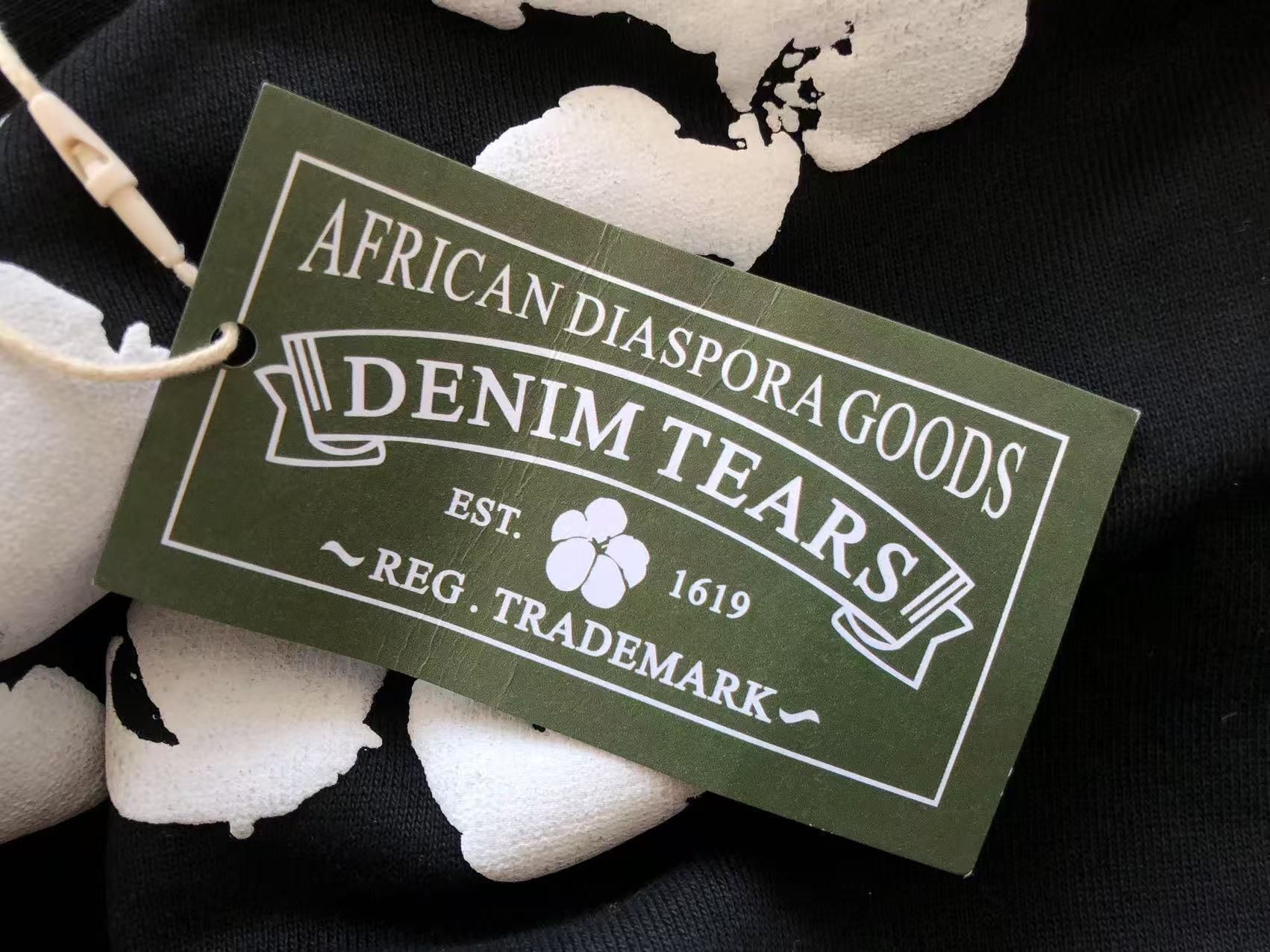 The Cotton Wreath Sweatshirt 'Grey Monochrome'